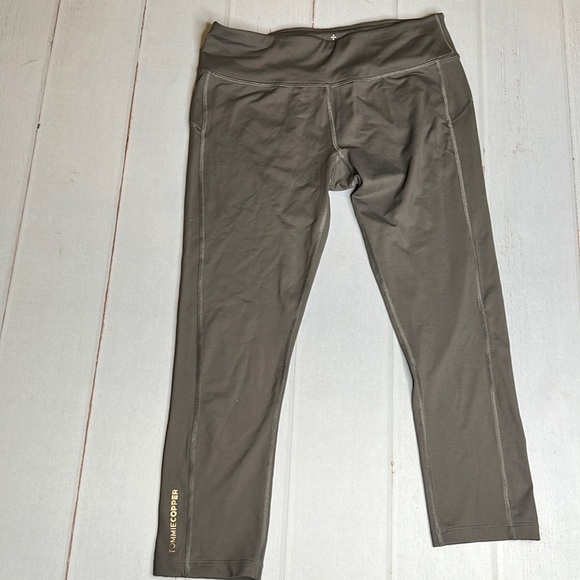 Tommie Copper Pants - Tommie Copper - Women's Performance Compression Capri - Size Medium